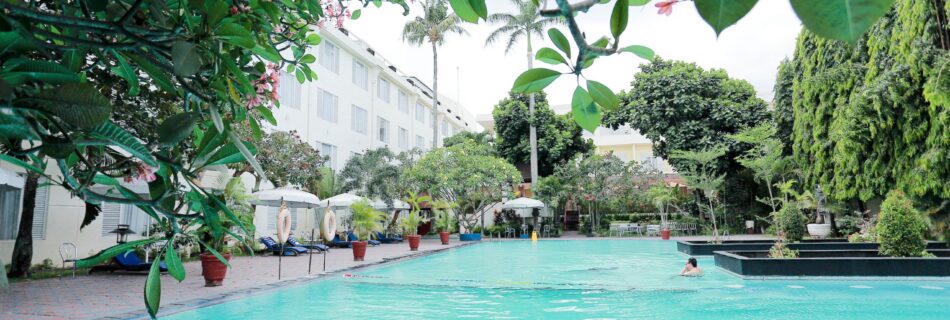 Kolam Renang Hotel New Saphir Yogyakarta